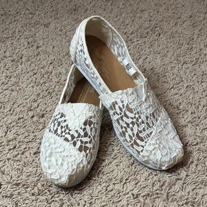 TOMS Women's Cream Lace Flats